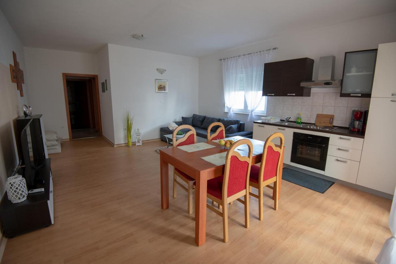 Apartments Mamut Trogir Eksteriør bilde