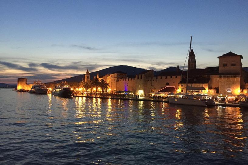Apartments Mamut Trogir Eksteriør bilde