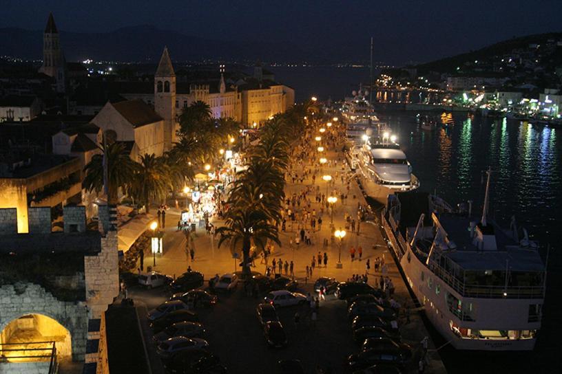 Apartments Mamut Trogir Eksteriør bilde