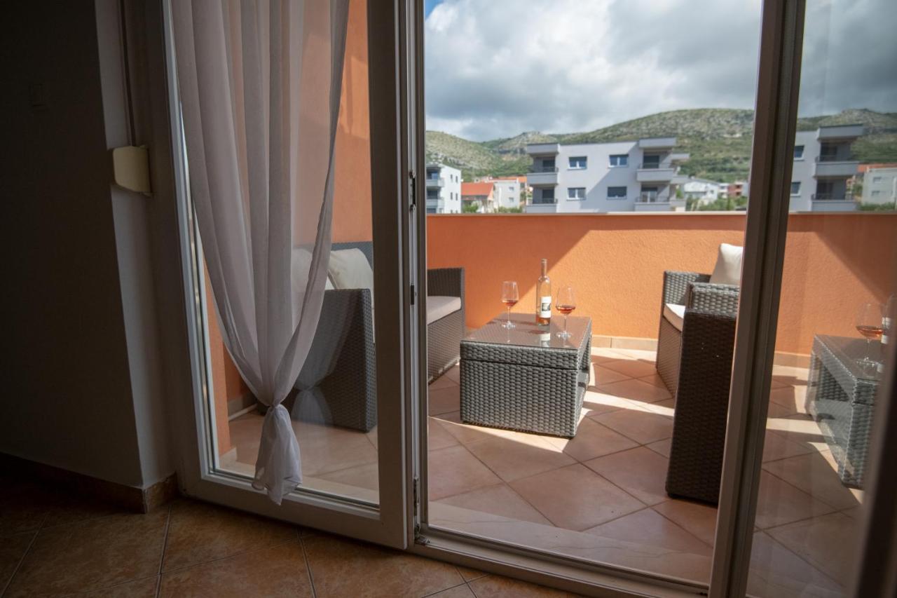 Apartments Mamut Trogir Eksteriør bilde