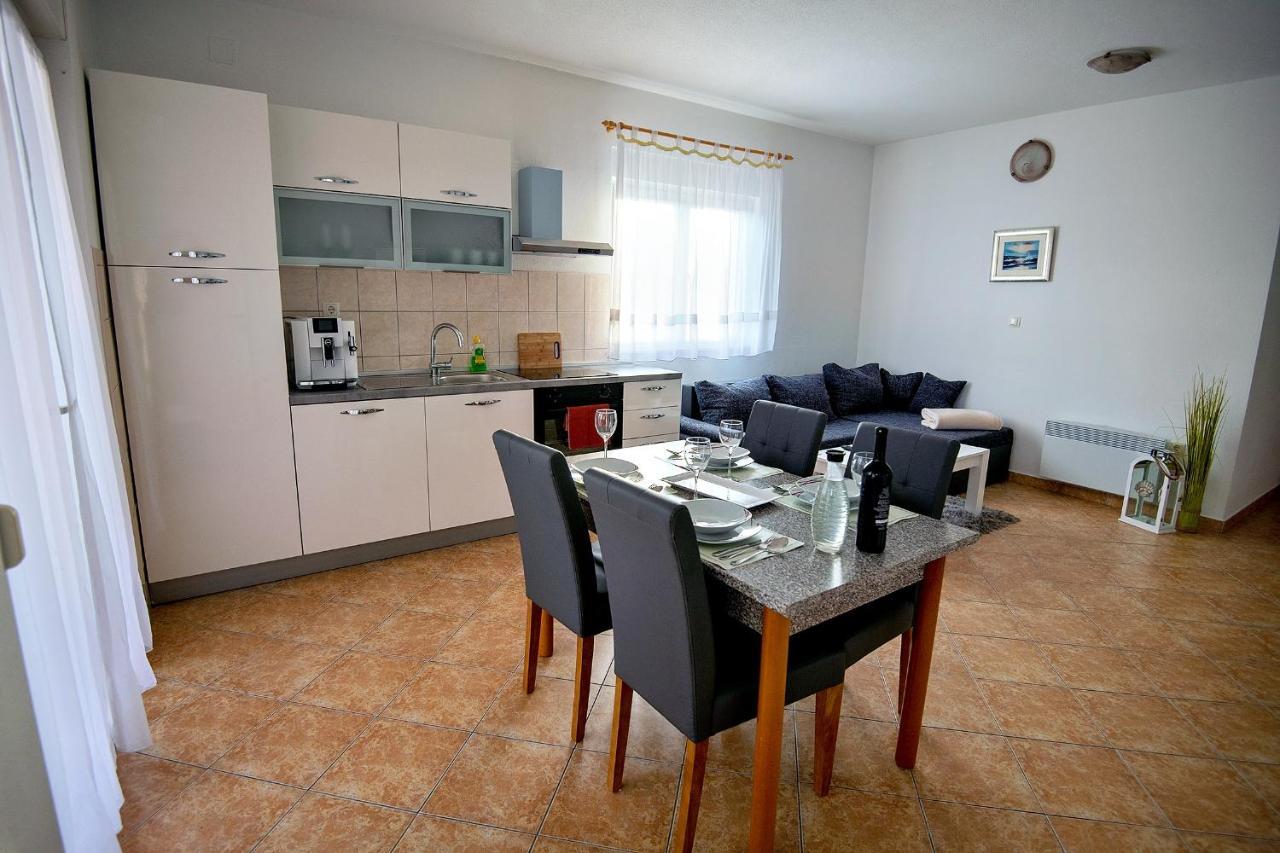Apartments Mamut Trogir Eksteriør bilde