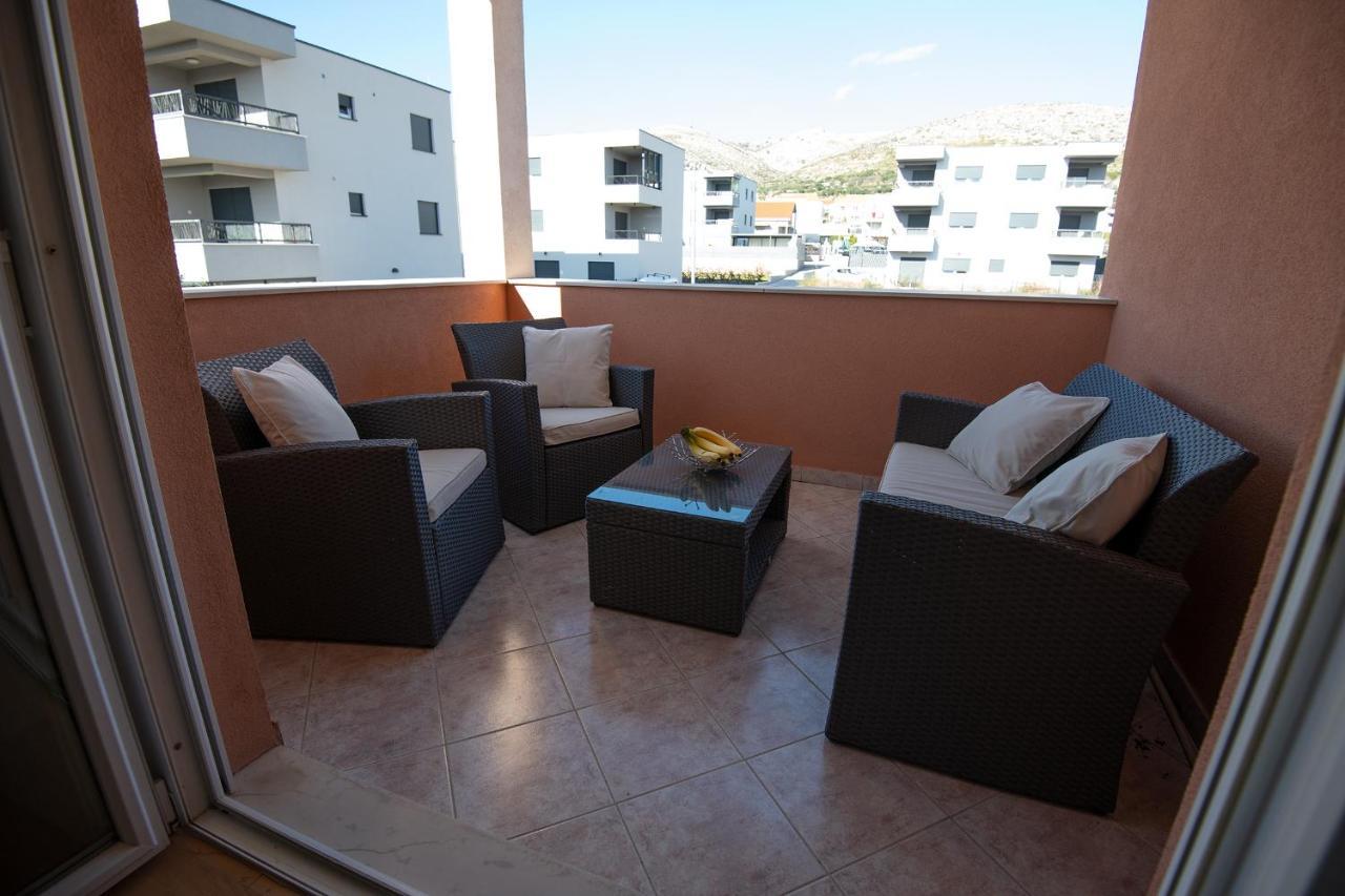 Apartments Mamut Trogir Eksteriør bilde