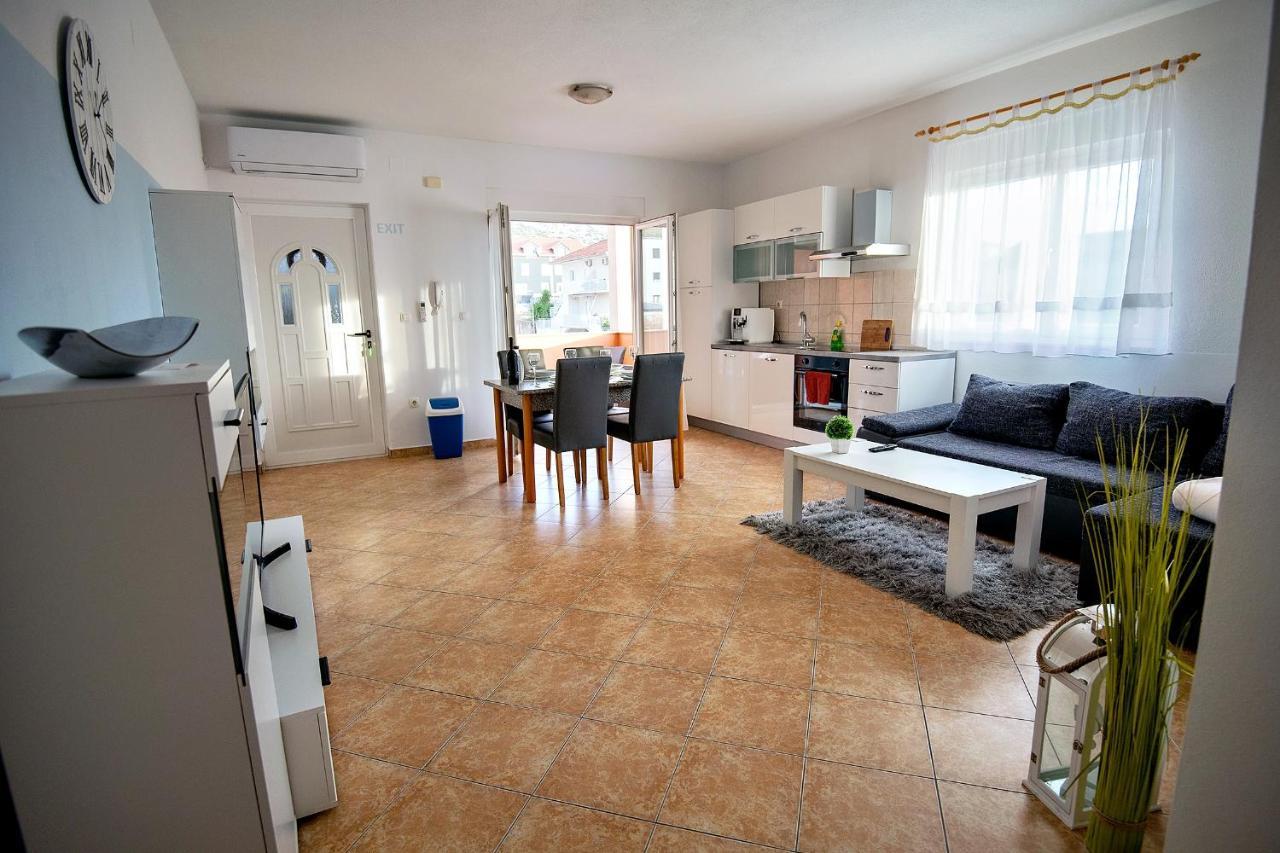 Apartments Mamut Trogir Eksteriør bilde